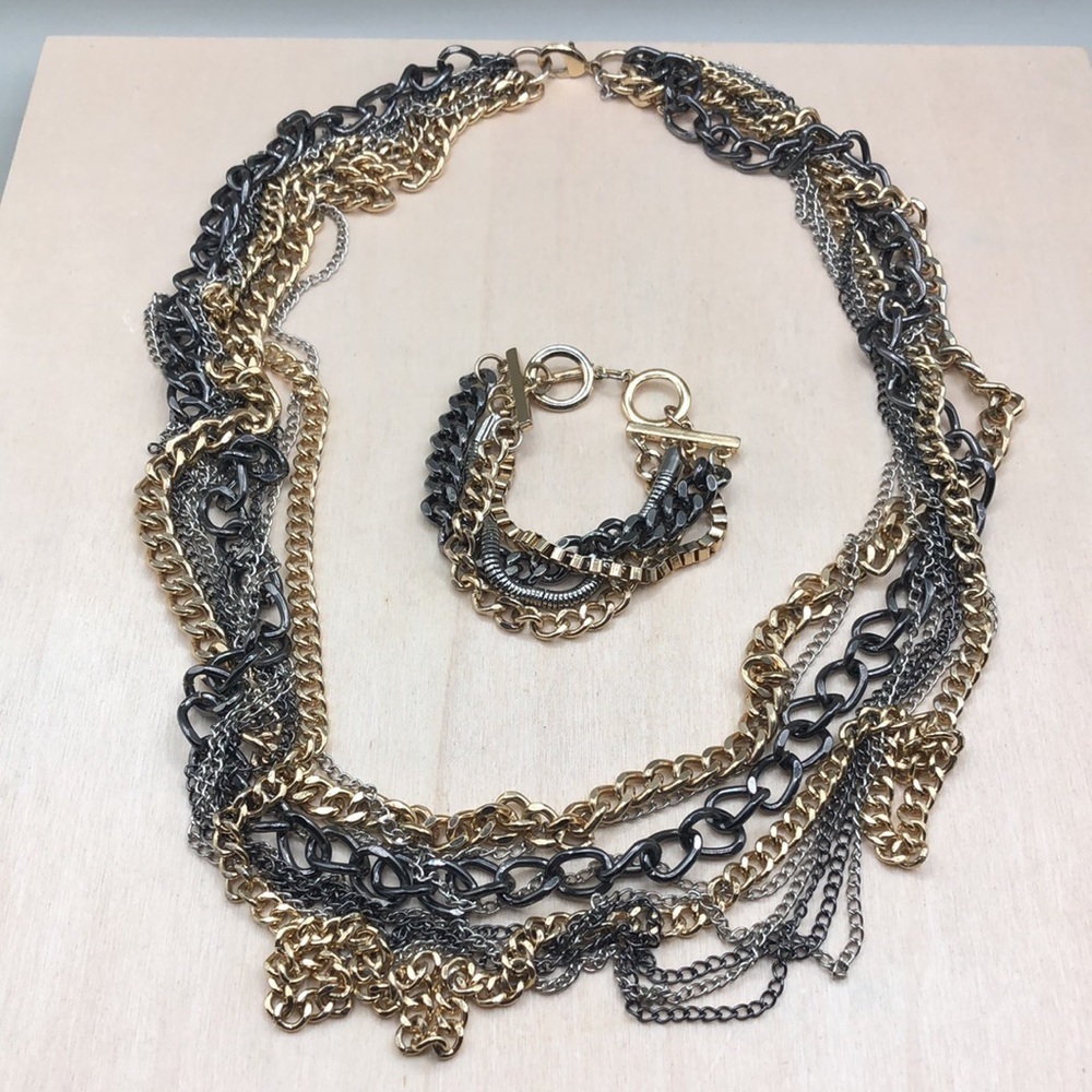 Mixed metal semi chunky chain layered jewelry set necklace and bracelet.